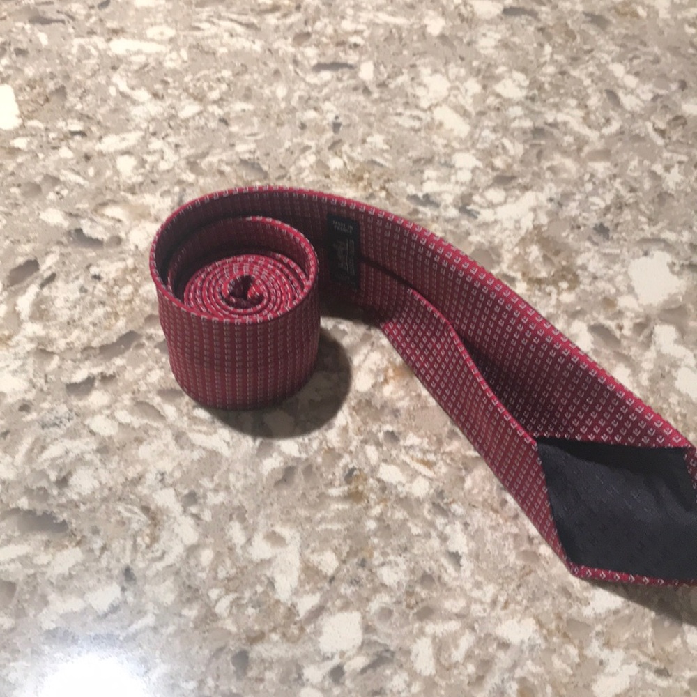 Used Hermès tie.